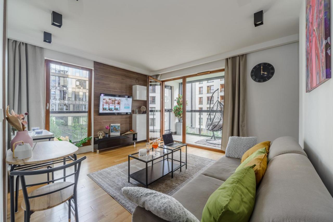Modern Apartments With Access To The Pool Near Rondo Daszynskiego Station Varšava Exteriér fotografie